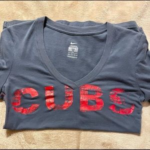 Nike v-neck Chicago Cubs t-shirt. Size x-small, 0-2.